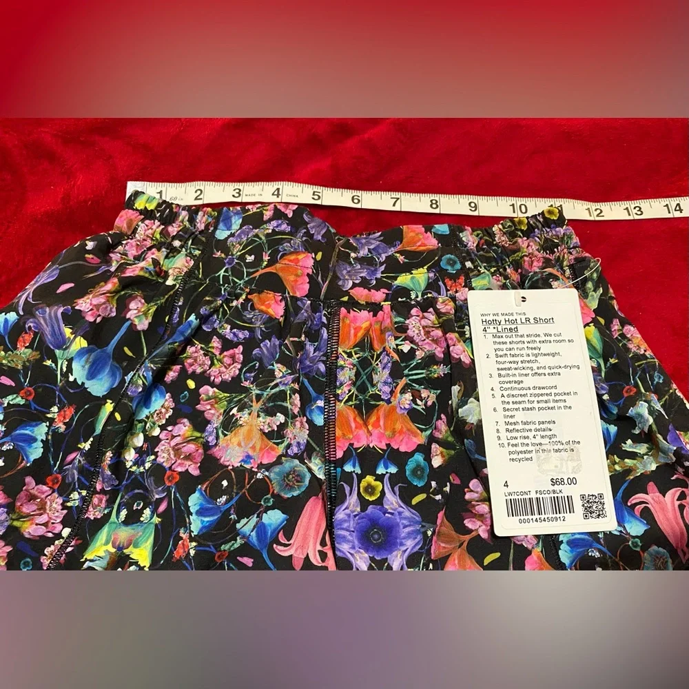 NEW SZ 4 Lululemon Hottie Hot LR Shorts Cute Floral Design Inner Lining Cute 🍋 - Picture 11 of 11